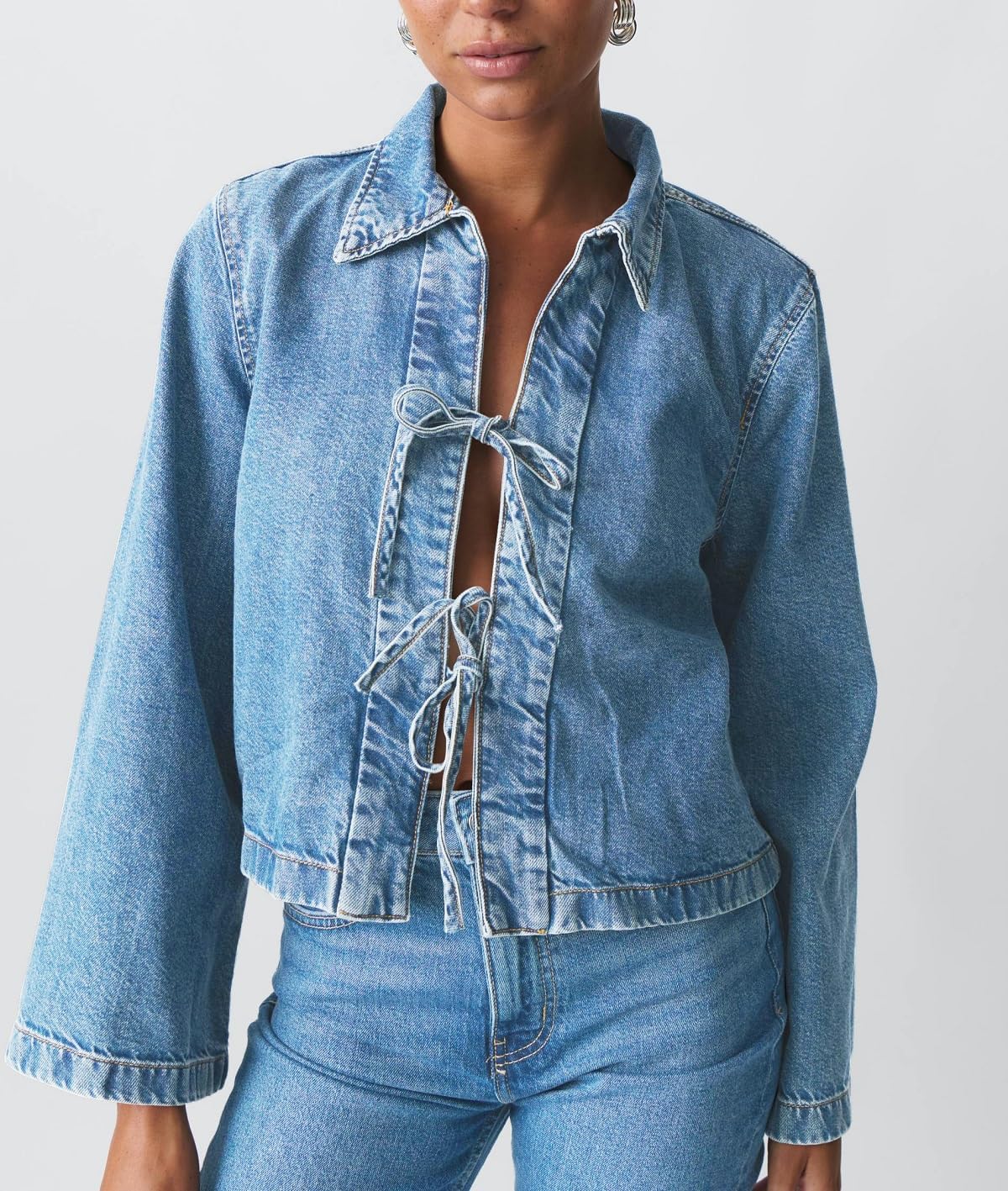 Women Fashion Cropped Denim Jacket Tie Front Lapel Neck Long Sleeve Jean Coat Lightweight Shacket Fall Blouse - Image 2